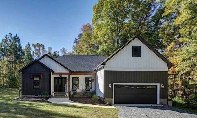 Mineral House | Lake Anna Cabana- Water Access, Premier Neighborhood, Lots of Amenities