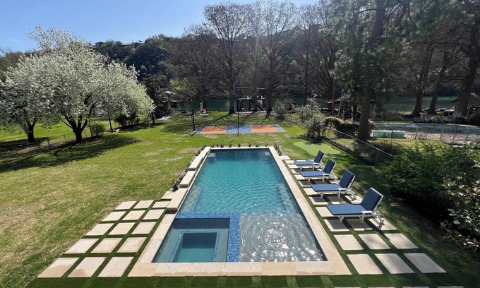 Austin House | Lake Austin Lux Villa/pickleball/pool/jacuzzi/home theater/ping-pong/golf-4BR