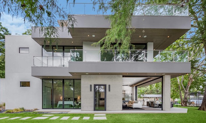 Austin House | Lake Austin Waterfront: Perfect for Golf, Wakeboarding & Events