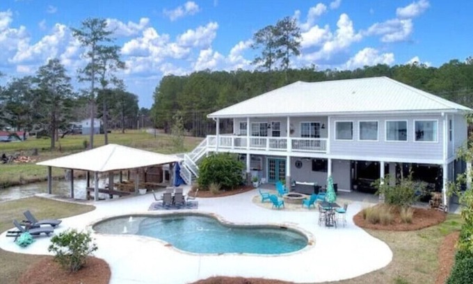 Cobb House | Unforgettable Lake Blackshear Retreat with Pool & Firepit