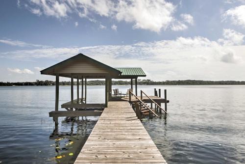 Pomona Park House | Serene Lake Broward Cabin with Private Boat Dock Access