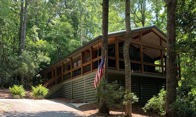 Wiley Cabin | Lake Burton Cabin: Guest Rated 10/10 with Breathtaking Views