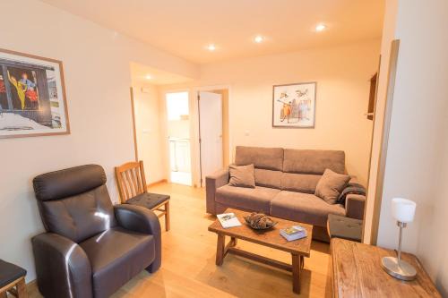 Formigal Apartment | Cozy Lake by PIRINEOS 360 - Perfect Getaway for Couples