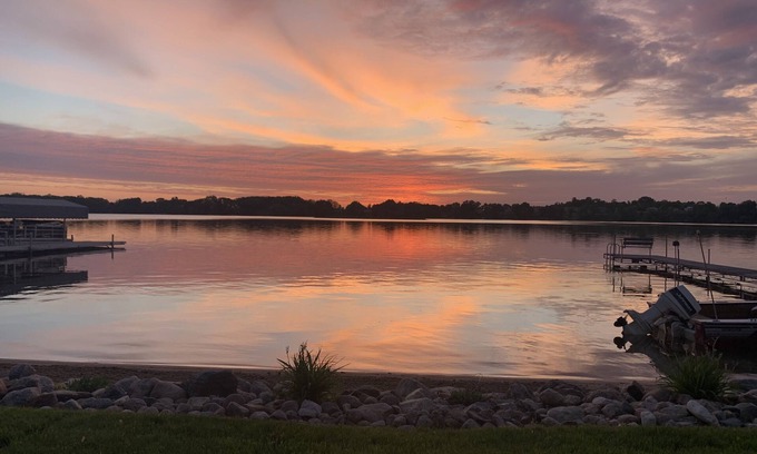 Annandale Cottage | Renovated Lake Cabin: Pet Friendly with Dock & Sandy Beach