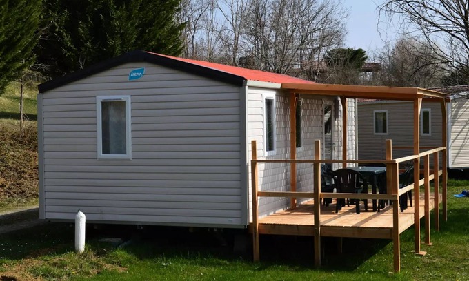 Marciac House | Family Retreat at Campsite Du Lac with Spa and Breakfast