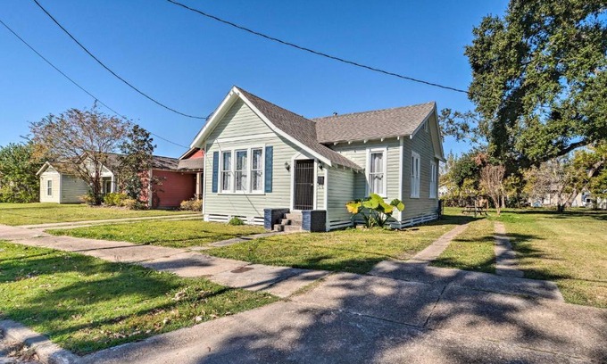 Lake Charles House | Cozy Lake Charles Cottage with Fireplace and Child-Friendly Yard