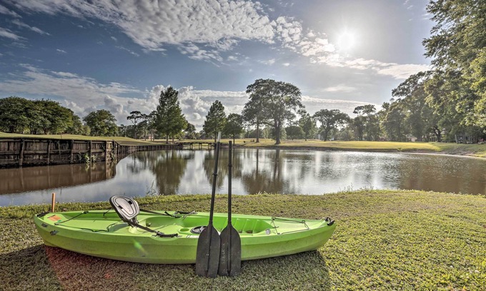 Prien Cottage | Ideal Lake Charles Home Near Boat Launch with Spa & Breakfast
