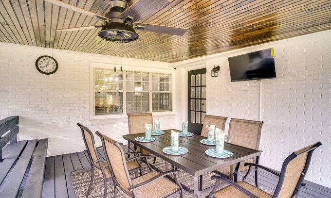 Lake Charles House | Cozy Lake Charles Retreat with Gas Grill & Fenced Yard