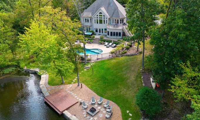 Innsbrook House | Exceptional Lake Charrette Retreat at Innsbrook Awaits You
