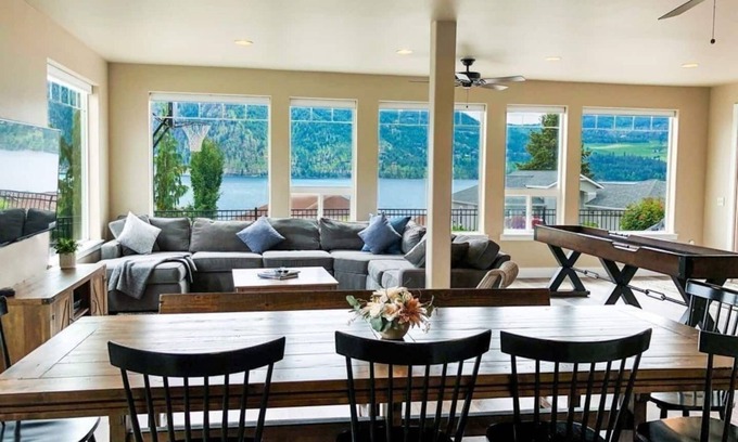 Manson House | Scenic Lake Chelan Retreat, Steps from Manson’s Charm!