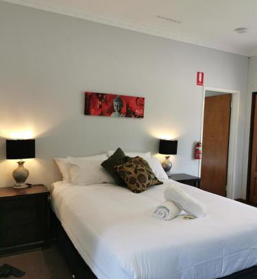 Lake Clifton Hotel | Lake Clifton Tavern and Motel