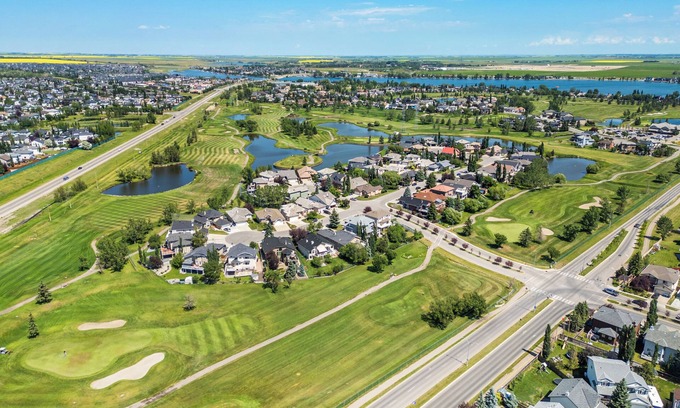 Chestermere House | Lake Community Hideout
