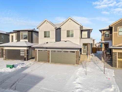 Chestermere House | Lake Community Hideout