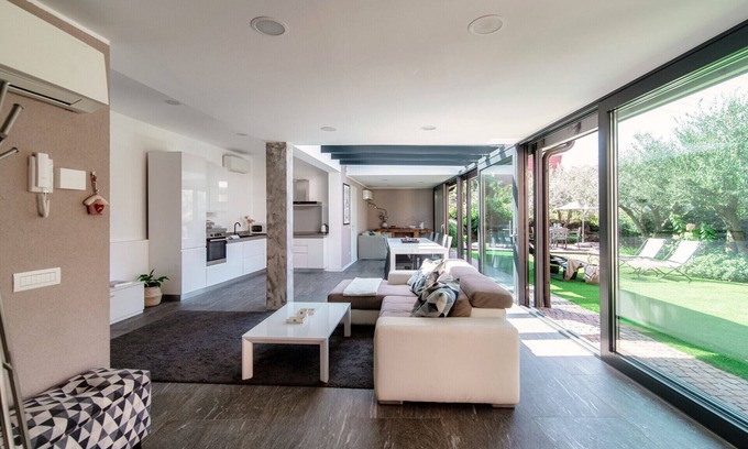 Torno Villa | Tranquil Lake Como Villa Torno with Kitchen Amenities