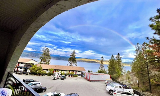 Central Okanagan Condo | Inviting Lake Condo Steps from the Beach with Scenic Views