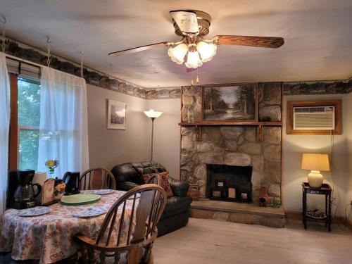 Melrose House | Family-Friendly Retreat at Lake Congamond Suffield House
