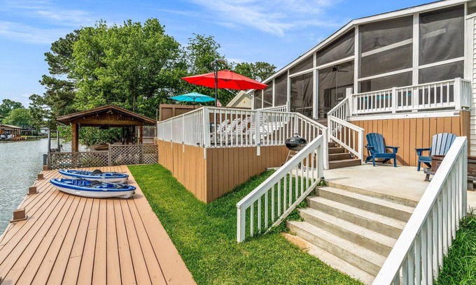 Willis House | Lake Conroe Oasis w/dock, covered patio, kayaks, ping-pong, games, & more!
