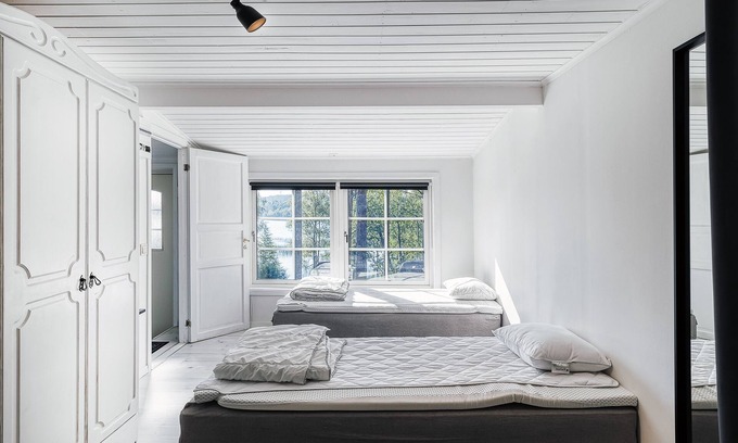 Asenhoga Cabin | Lake Cottage with Stunning Ocean and Lake Views