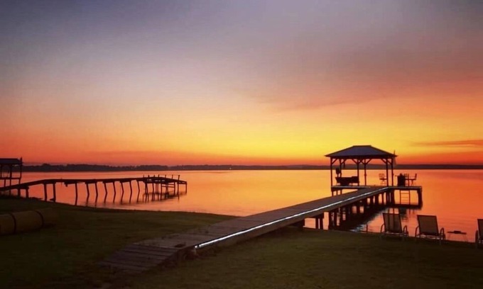 Larue Cottage | Serene Lake Cottage with Stunning Ocean Views - Guest Rated 9.8