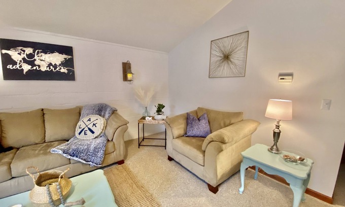 Monticello House | Tranquil Lake Cumberland Retreat with Pool & Breakfast!