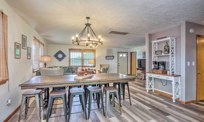 Russell Springs Cottage | Lake Cumberland Retreat: Scenic Views & Cozy Fire Pit