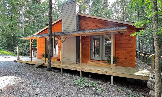 Russell Springs Cabin | Idyllic Lake Cumberland Cabin with Quick Lake Access