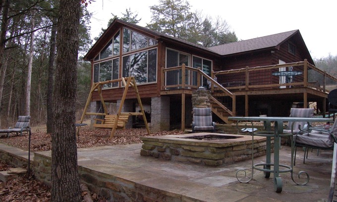 Scranton Cabin | Guest Rated: Lake Dardanelle Cabin with Breakfast & Kitchen