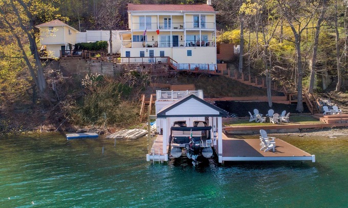 Hammondsport House | Idyllic Lake Daze on Keuka Lake: Pet Friendly & Spa