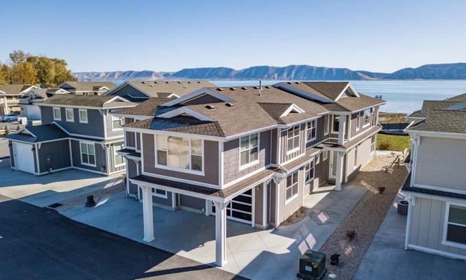 Garden City House | Lake Dream #13 - Private Home with Pool & Ocean Views