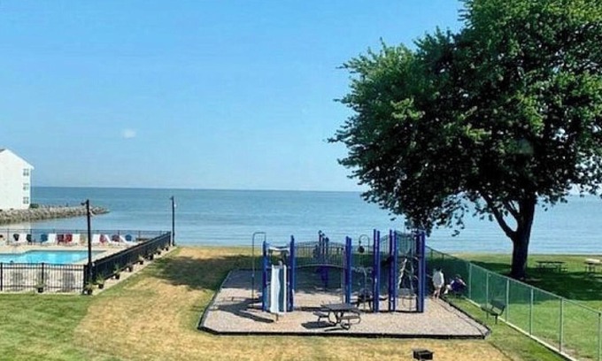 Port Clinton Condo | Unforgettable Lake Erie Waterfront Condo with Pool & Beach