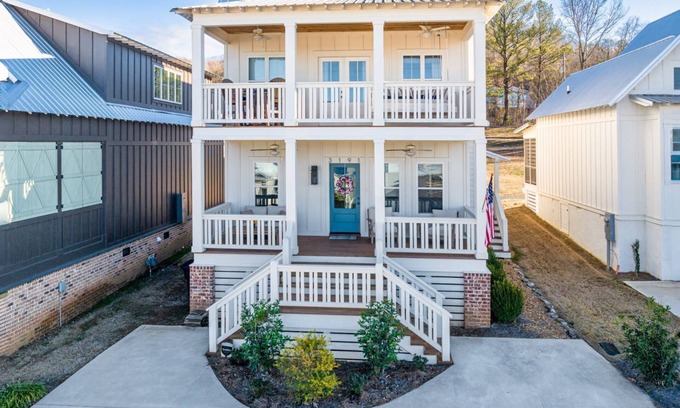 Guntersville House | Relaxing Lake Escape at River Rocks Plantation with Pool