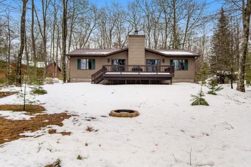 Lac du Flambeau House | Kid-Friendly Lake Escape Hideaway with Top Guest Ratings