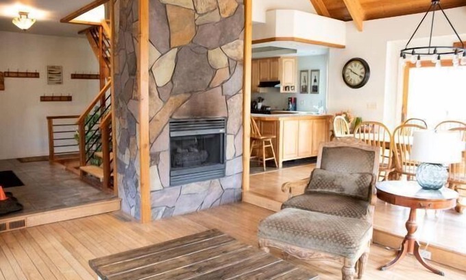 Alpine Lake House | Tranquil Lake Escape at Alpine Resort with Fireplace & Tub