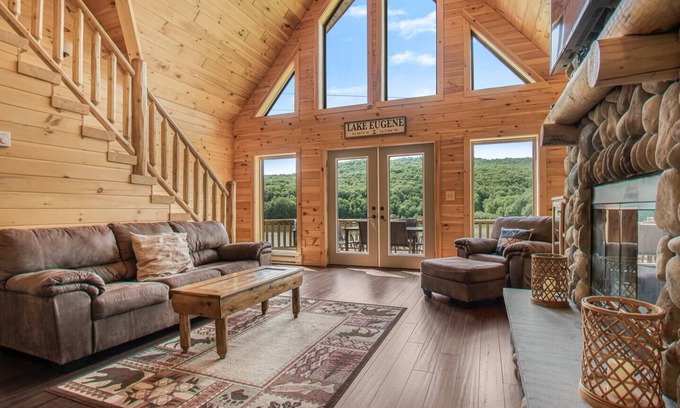 South Kortright Cabin | Lake Eugene 5 BR Log Home: Pet-Friendly & Lakefront Retreat