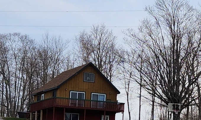 Germfask Ski Chalet | Lakefront 4-Bedroom Cabin Near UP Attractions - Grandview Cabins