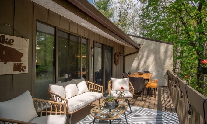 Sapphire House | Exceptional Lake Fairfield Hideaway with Ocean Views & Spa