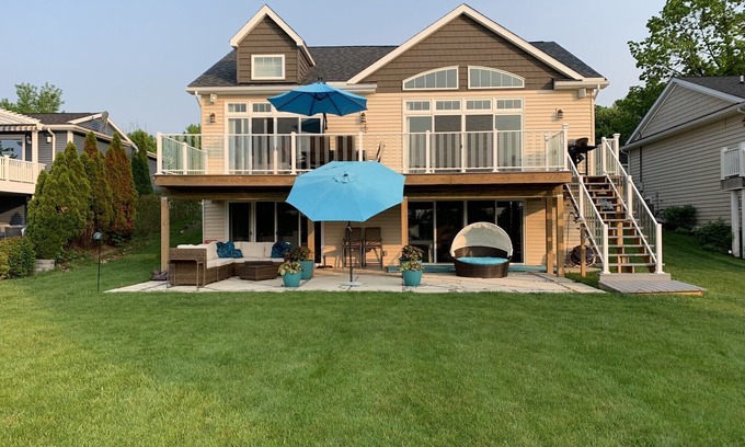 Lake Fenton House | Waterfront Retreat on Lake Fenton - Rated 10/10 with Pool