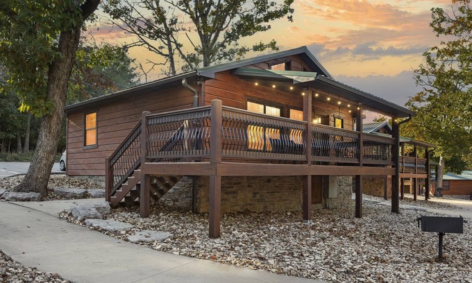Indian Point Cabin | Relaxing Lake Front Cabin on Indian Point with Hot Tub