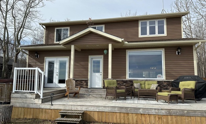 Westerose Cabin | Tranquil Lakefront Cabin with Hot Tub near Pigeon Lake