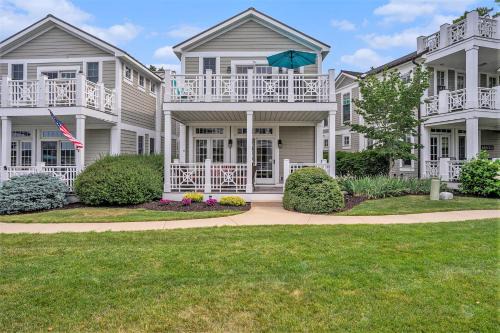 Saugatuck House | Inviting Lakefront Condo with Pool Near Saugatuck Downtown