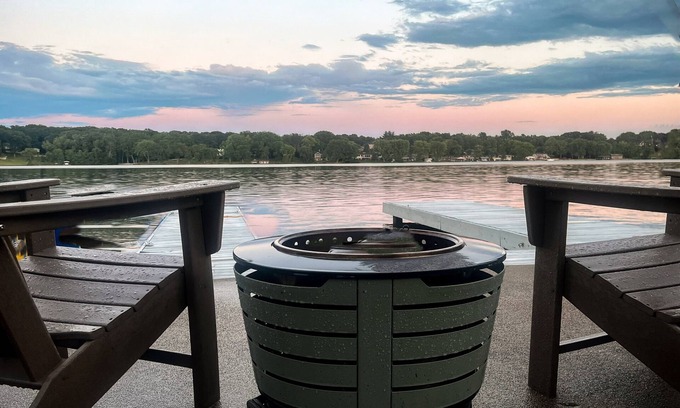 Decatur Cottage | Unwind at Lakefront Retreat: Dock, Kayaks & Fire Pit