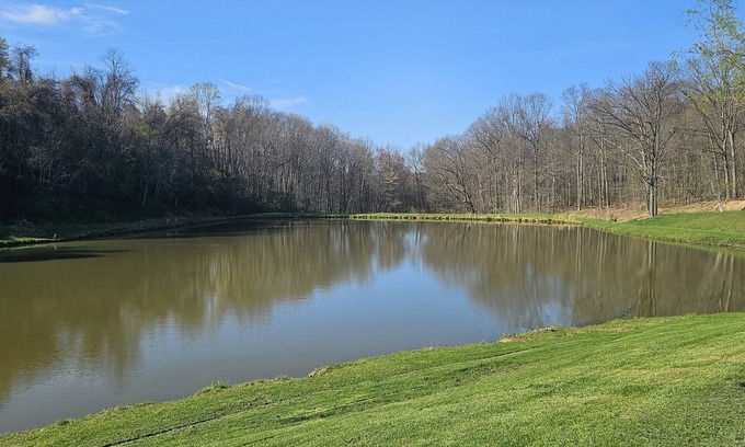 Wendel Cottage | Idyllic Lake Front Retreat in Edenton - Family-Friendly Getaway
