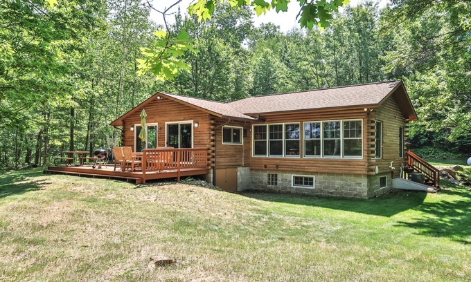 Harshaw House | Family-Friendly Lakefront Retreat with Wildlife Views