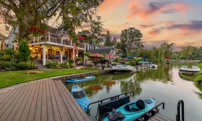 Lake Oswego House | Discover Lake Front Fun at The Little Cottage on West Bay