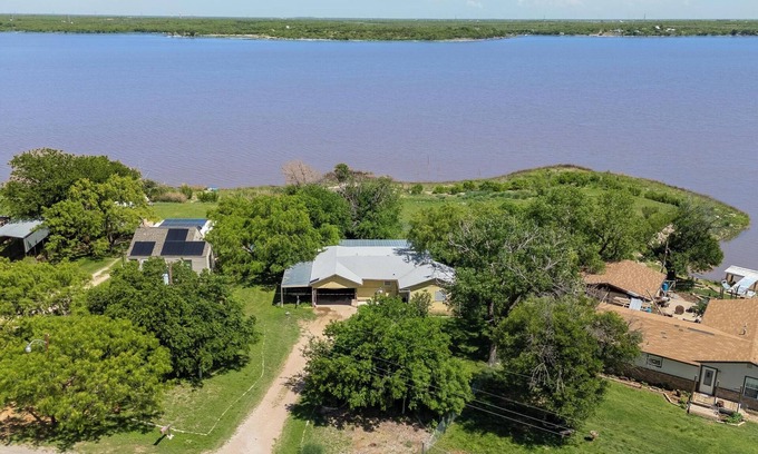 Abilene House | Lake Front Getaway on Lake Ft Phantom
