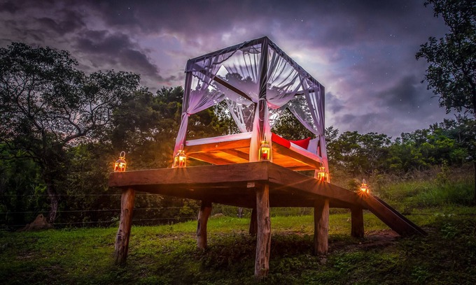 Balangoda Ski Chalet | Cozy Lake Front Glamping Suite with Bush Bathtub Retreat