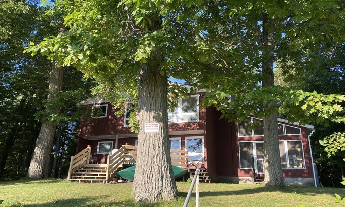 Sackets Harbor Cottage | Picturesque Lake Front Hotel in Historic Sackets Harbor
