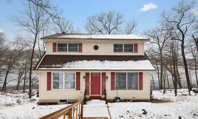 Bushkill House | Serene Lakefront Retreat in Saw Creek, Bushkill - 9.8 Rated