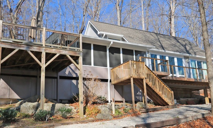 Rocky Top House | Idyllic Lake Front Home on Norris Lake with Dock & Pool