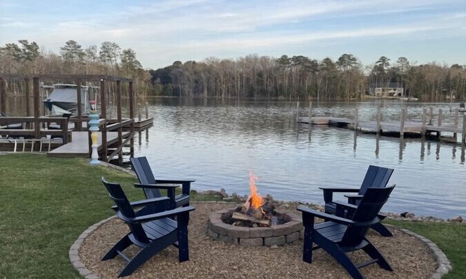 Chapin House | Experience Waterfront Bliss: Private Dock & Kayaks Await